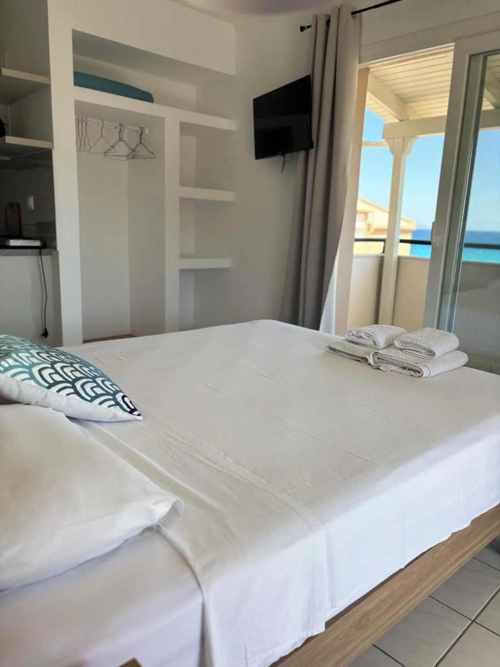 Room, Vaso Alykanas Studios, Zante