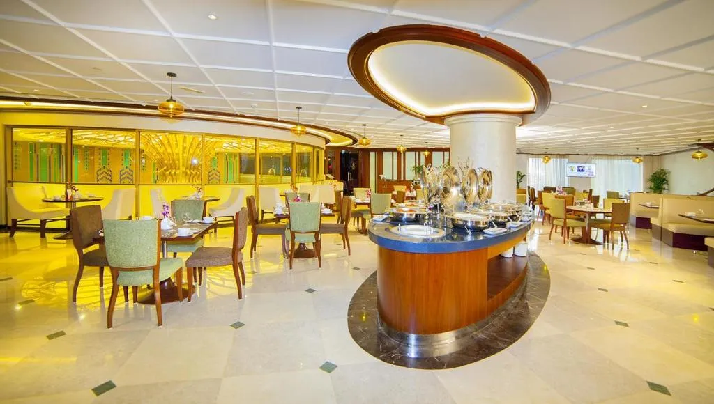 Restaurant, Raviz Center Point Hotel, Dubai