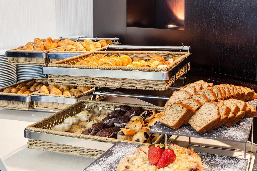 Restaurant, Holiday Inn Dubai - Al Barsha, Dubai