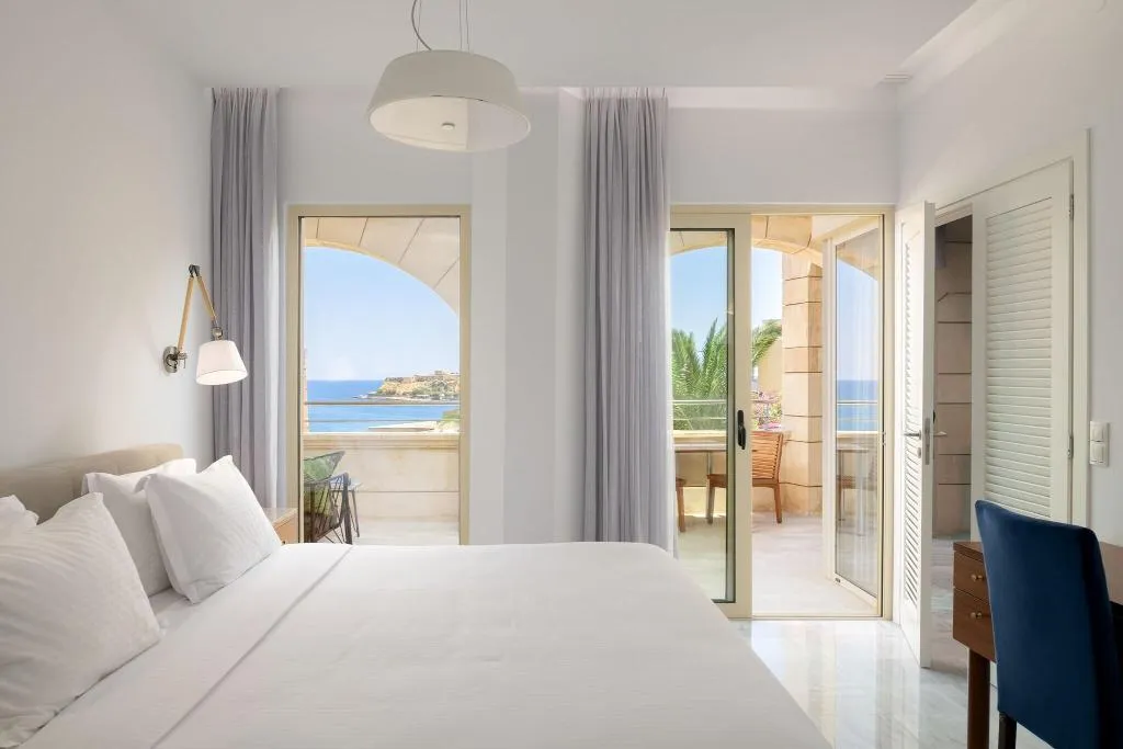 SUITE WITH JACUZZI Room, Macaris Suites & Spa, Crete