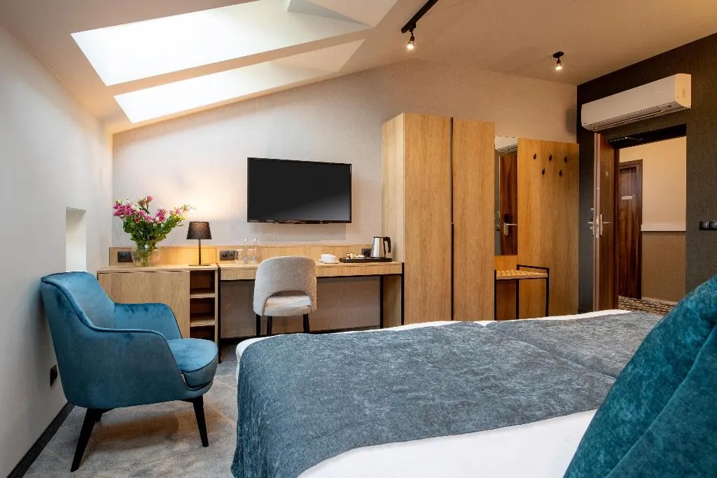 DOUBLE STANDARD Room, M29, Krakow