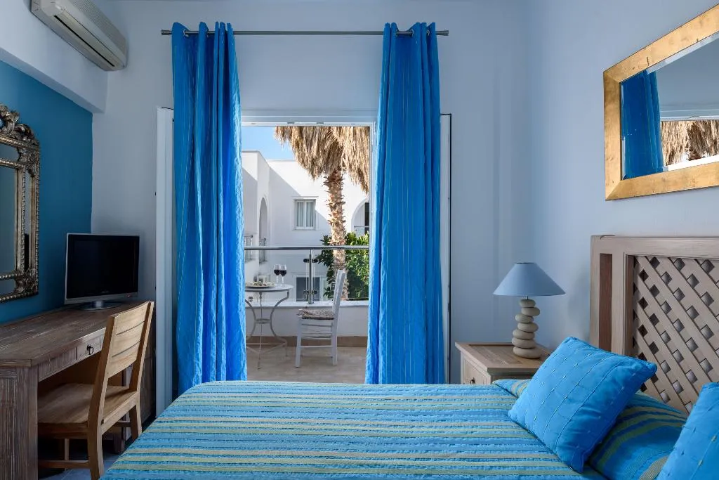 Double or Twin SUPERIOR Room, Alesahne Beach, Santorini