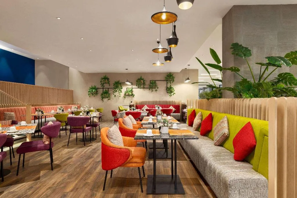 Restaurant, La Quinta by Wyndham Dubai Jumeirah, Dubai