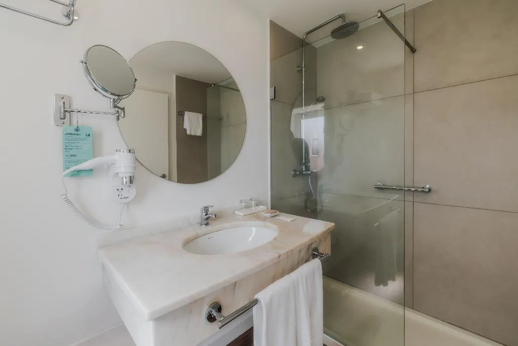 SINGLE WITH BALCONY Room, Enotel Santo da Serra, Madeira