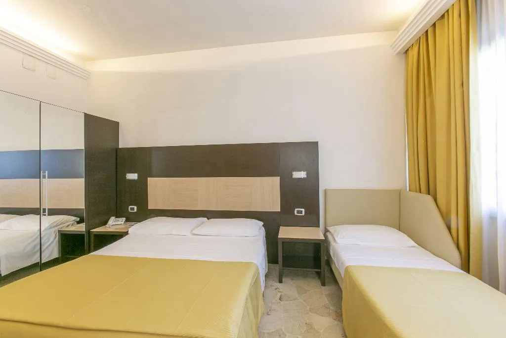 TRIPLE STANDARD Room, Hotel Boomerang, Rome