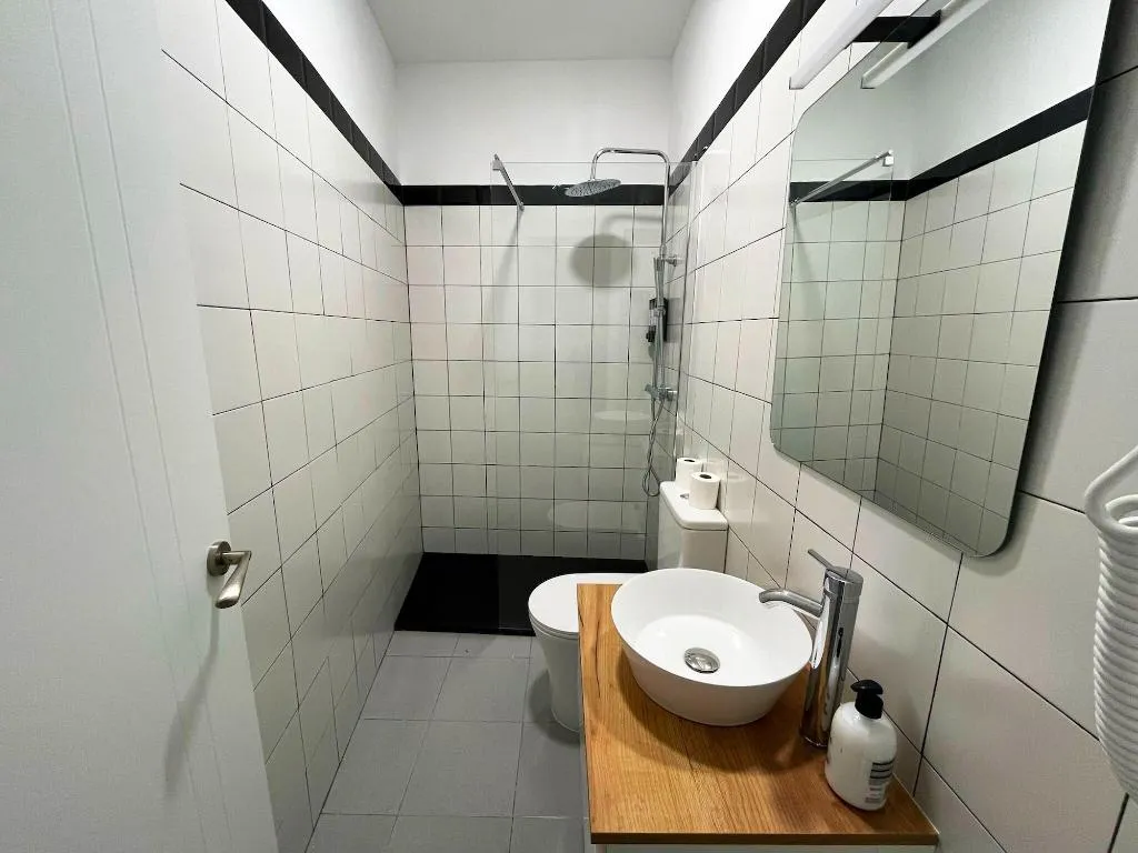 Room, Montera Center Madrid, Madrid