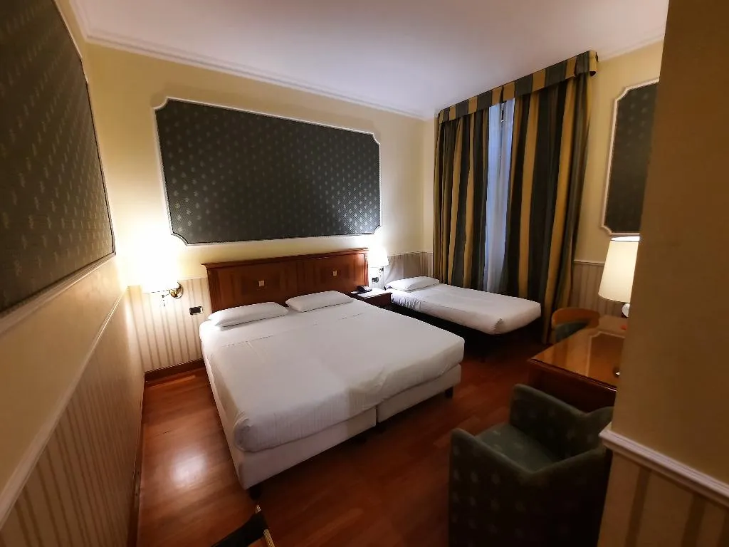 TRIPLE STANDARD Room, Andreola Central Hotel, Milan