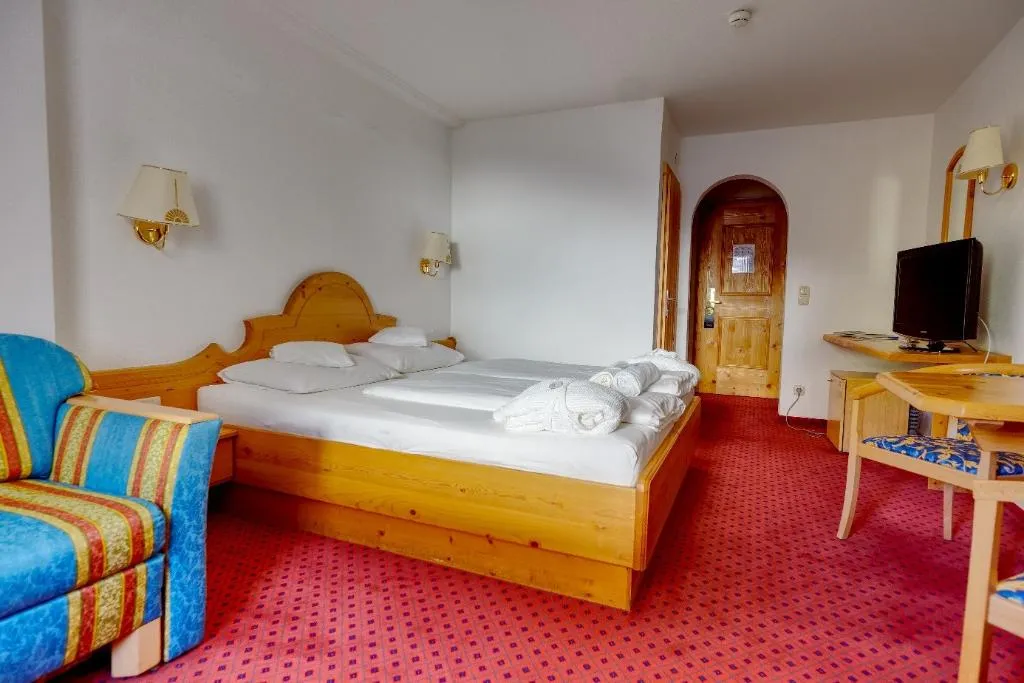 FAMILY ROOM CAPACITY 4 Room, Hotel Sonne Kirchberg, Innsbruck