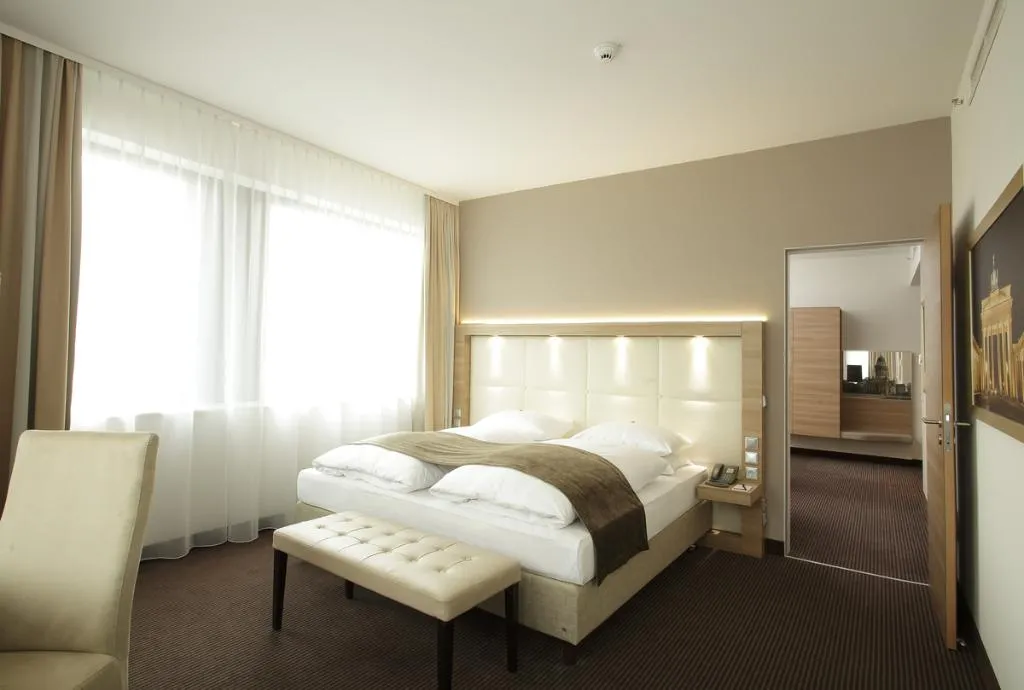 SUITE STANDARD Room, H4 Hotel Berlin Alexanderplatz, Berlin