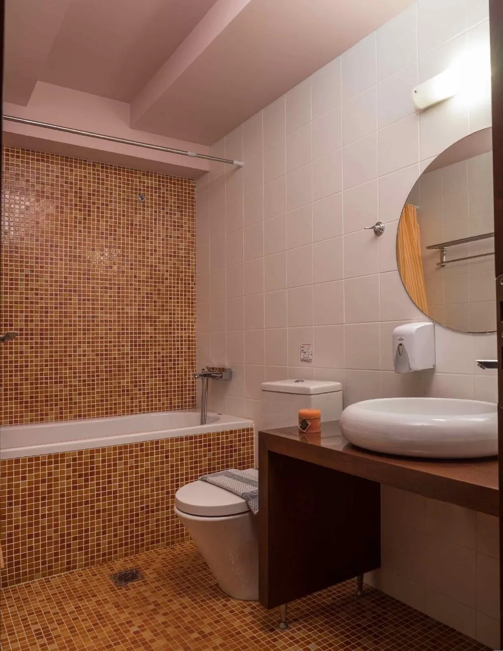 Room, Petritos Rooms And Studios, Crete