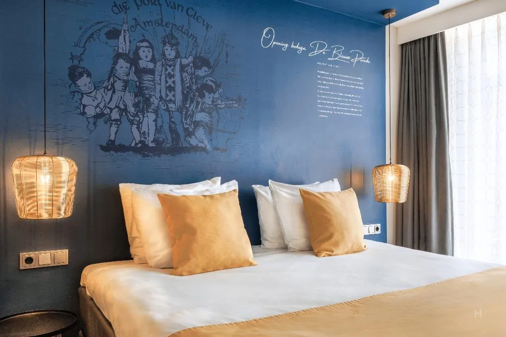DOUBLE QUEEN SIZE BED Room, Die Port Van Cleve, Amsterdam