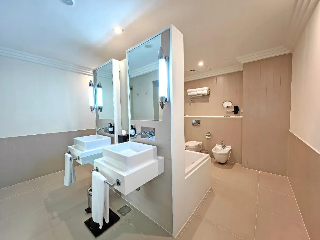 Room, Millennium Airport Hotel Dubai, Dubai