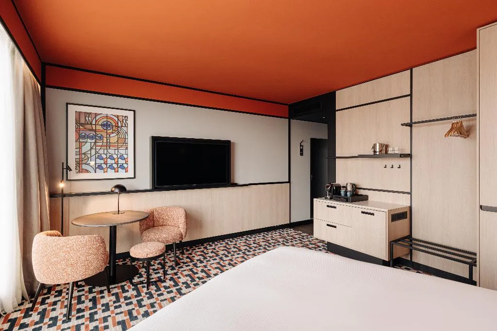 DOUBLE CITY VIEW KING BED Room, DoubleTree by Hilton Amsterdam Centraal Station, Amsterdam