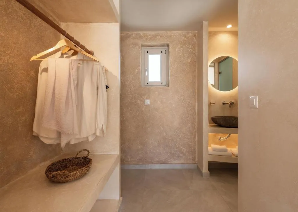 Room, Heyday Luxury Suites, Santorini