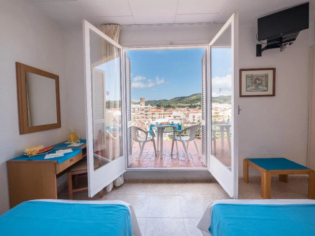 Double or Twin SUPERIOR CAPACITY 2 Room, Checkin Pineda, Costa Brava