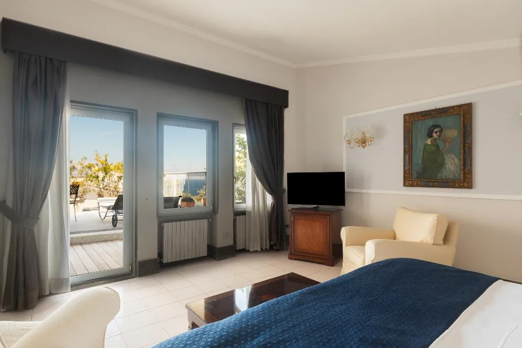 SUITE Presidential WITH VIEWS Room, Grand Hotel Cocumella, Naples