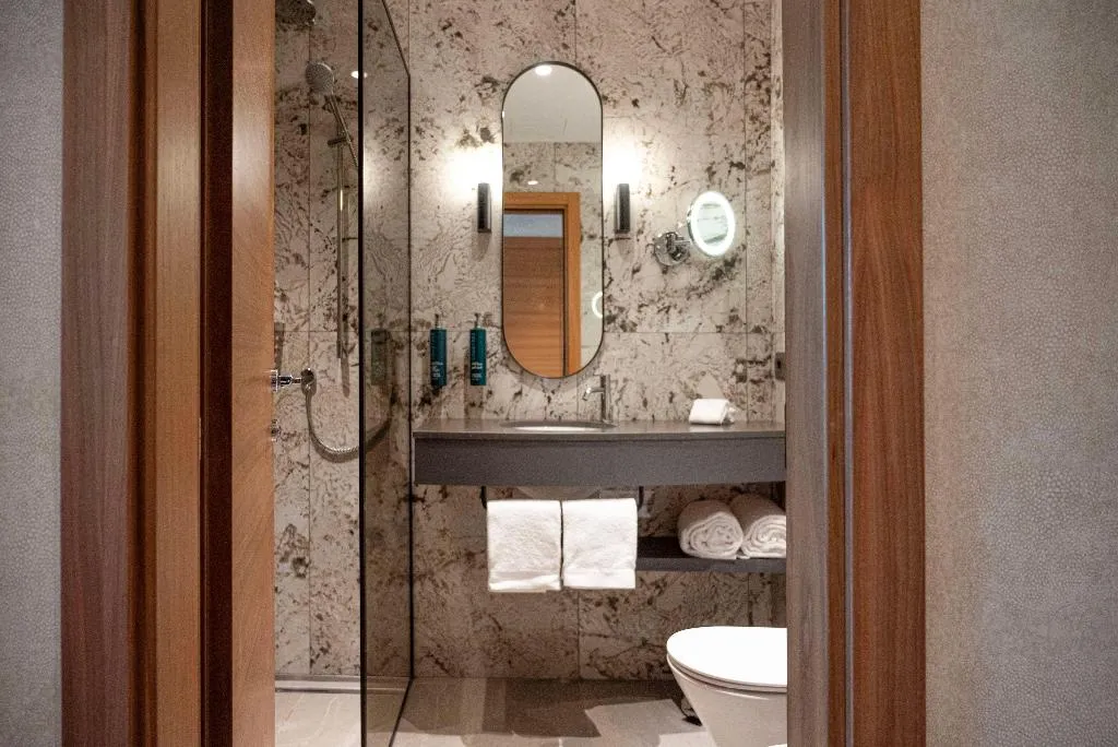 TWIN DELUXE GUEST ROOM Room, Hilton Milan, Milan