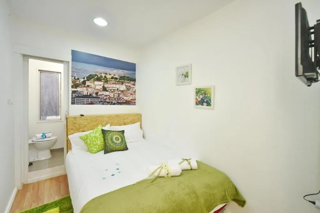Room, Tuk Tuk Hostel, Lisbon