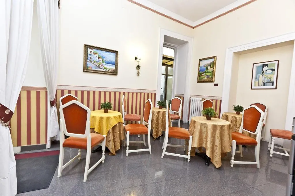 Restaurant, Medinaples, Naples