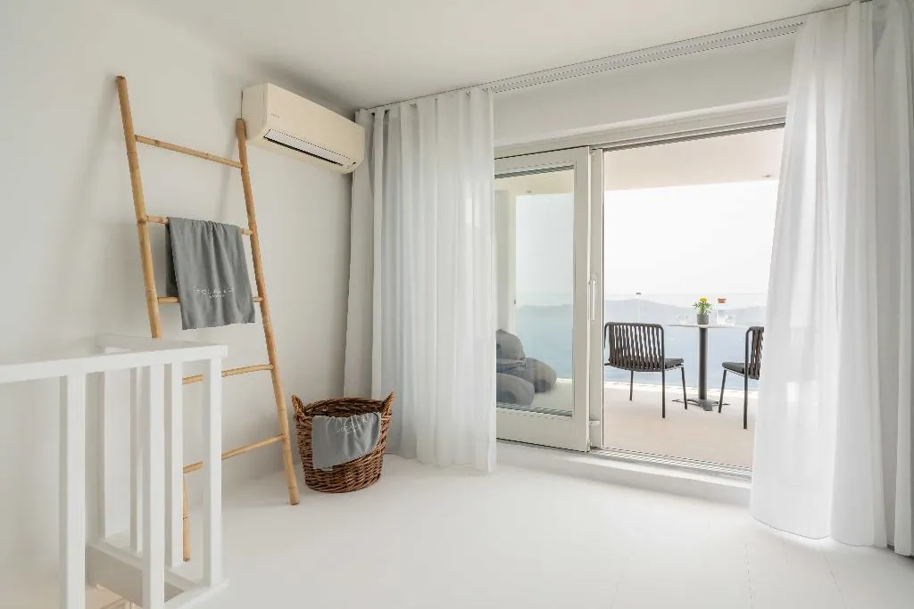 SUITE WITH JACUZZI Room, Rocabella Santorini Hotel & Spa, Santorini