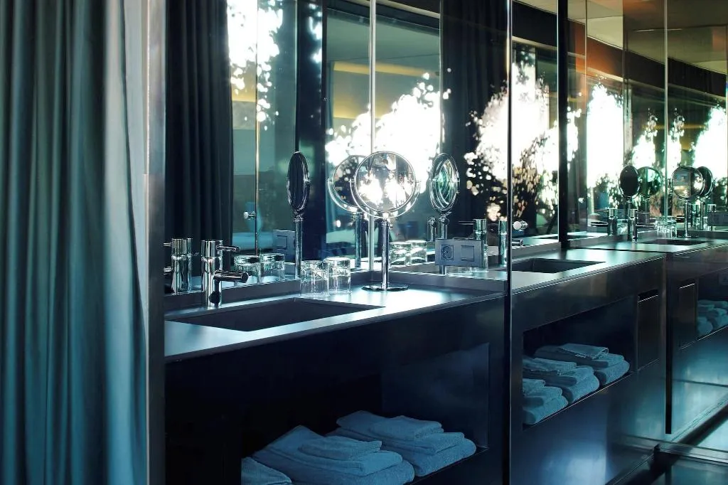 JUNIOR SUITE CITY VIEW TWO BEDS Room, Renaissance Barcelona Fira, Barcelona