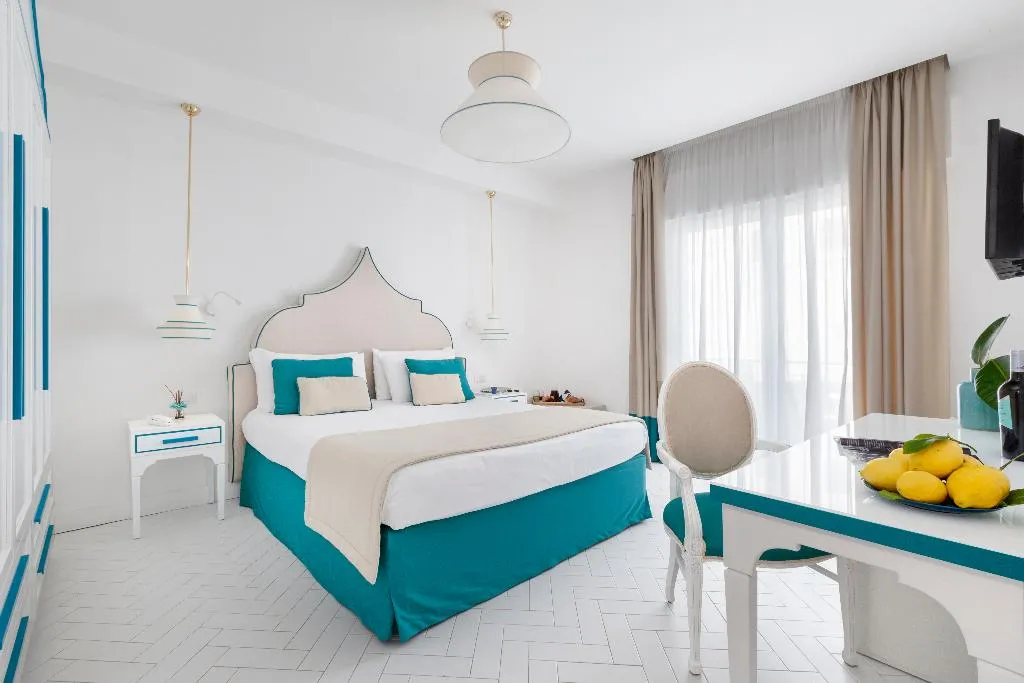 Room DELUXE WITH BALCONY Room, Alimuri Bay Resort, Naples