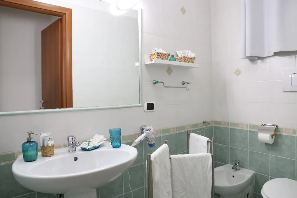 QUADRUPLE DELUXE Room, B&B Re Ferdinando Napoli, Naples