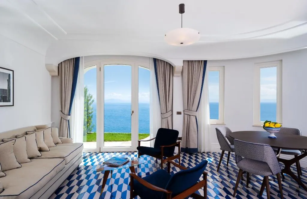Room, Borgo Santandrea, Naples