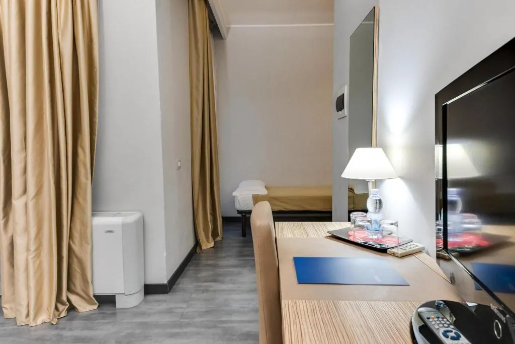QUADRUPLE THREE BEDS Room, Phi Hotel Garden Area Roma Eur, Rome