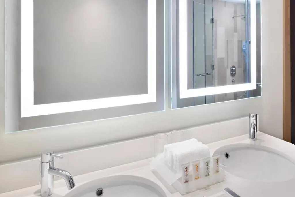 DOUBLE Accessible KING SIZE BED Room, Holiday Inn & Suites Dubai Festival City, Dubai