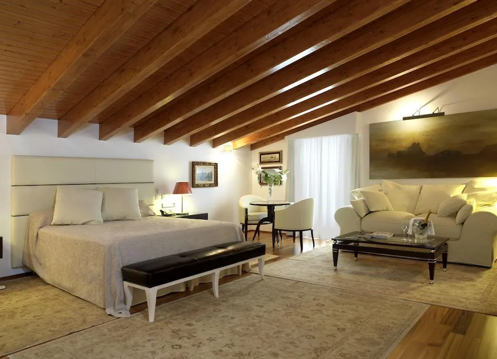 JUNIOR SUITE STANDARD Room, Mirador De Dalt Vila, Ibiza