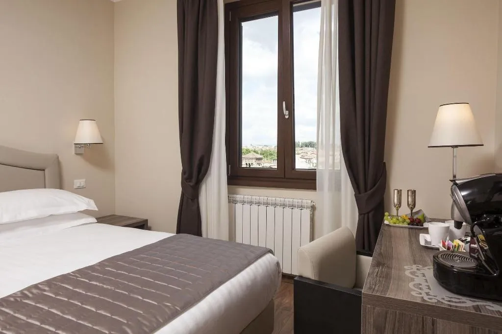 Room, Window On Rome, Rome