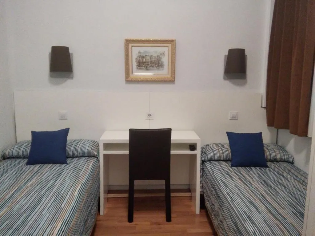 Room, Hostal Lesseps, Barcelona