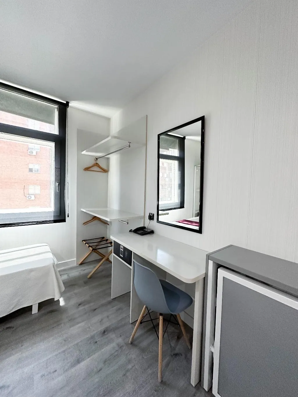 FAMILY ROOM CAPACITY 4 Room, Avenida de España, Madrid