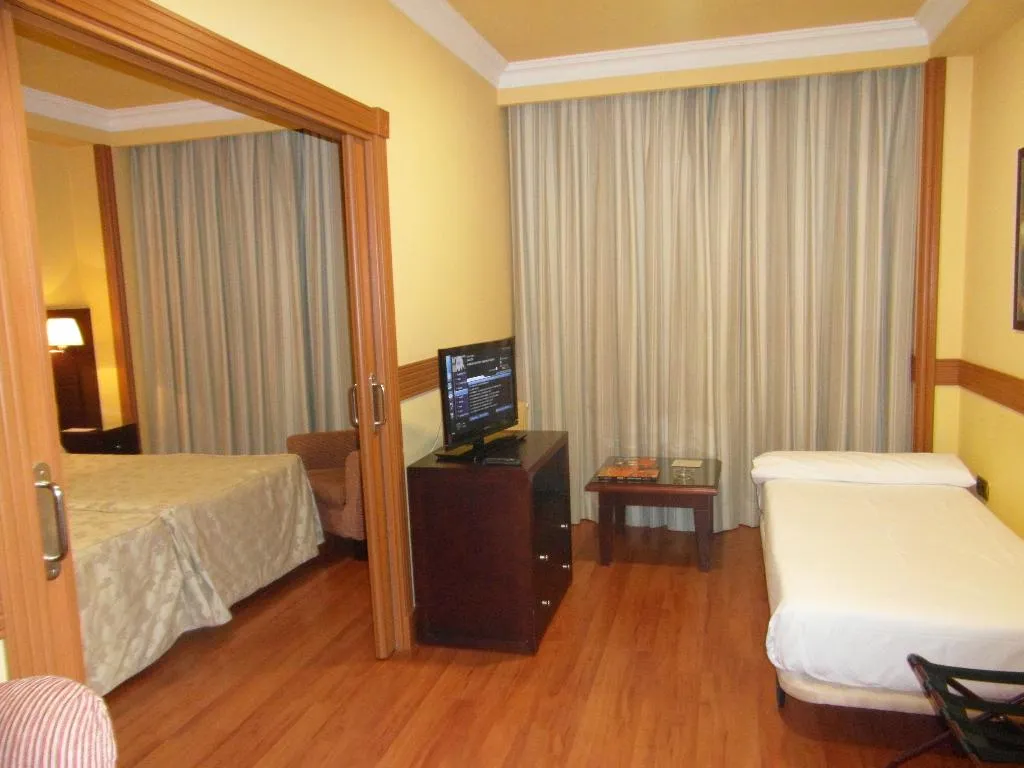 TRIPLE STANDARD Room, Dos Castillas, Madrid