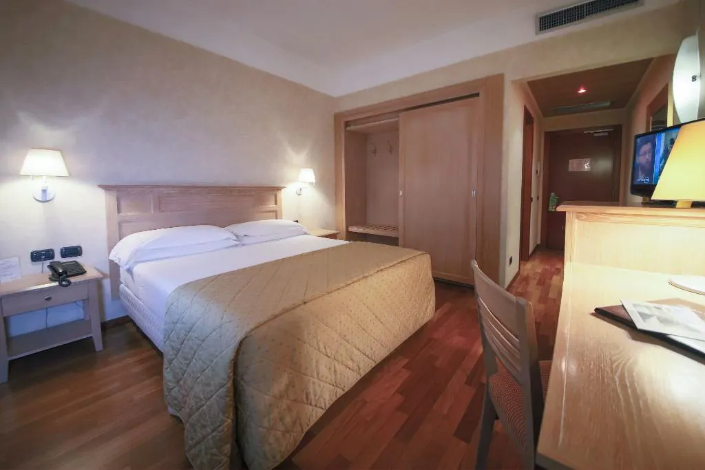 DOUBLE SINGLE USE PRESTIGE Room, Monica Hotel Fiera, Milan