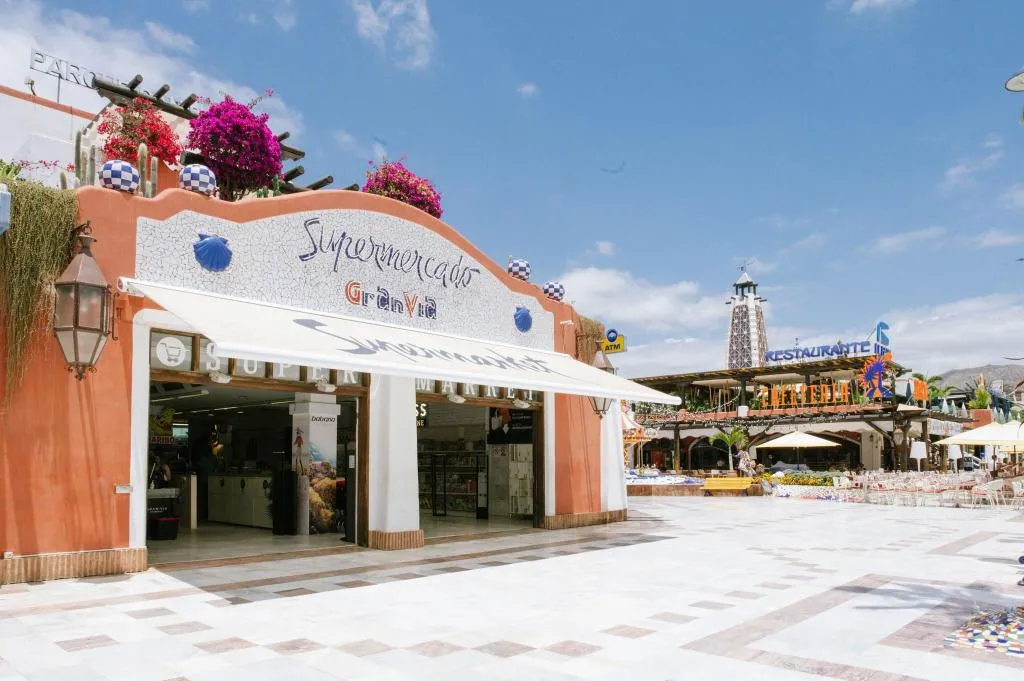 Sports and Entertainment, Parque Santiago III y IV, Tenerife