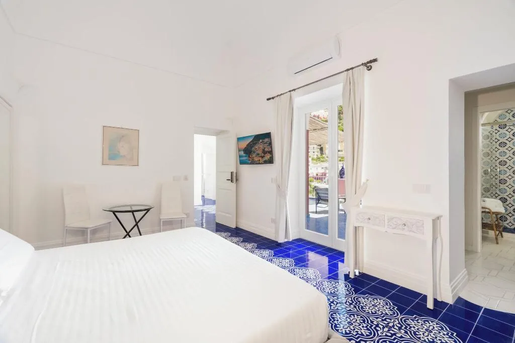 DOUBLE TWO QUEEN BEDS Room, Villa Magia, Naples