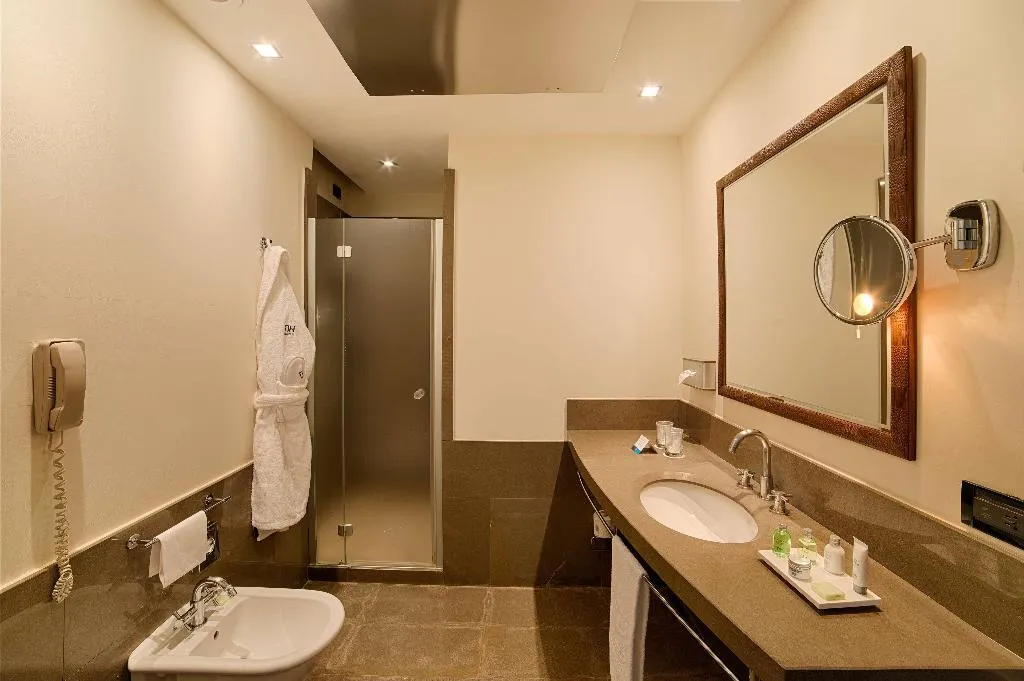 Room, NH Bergamo, Milan