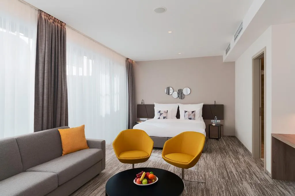 FAMILY ROOM ONE BEDROOM ONE BATHROOM Room, Hotel CUBE, Prague