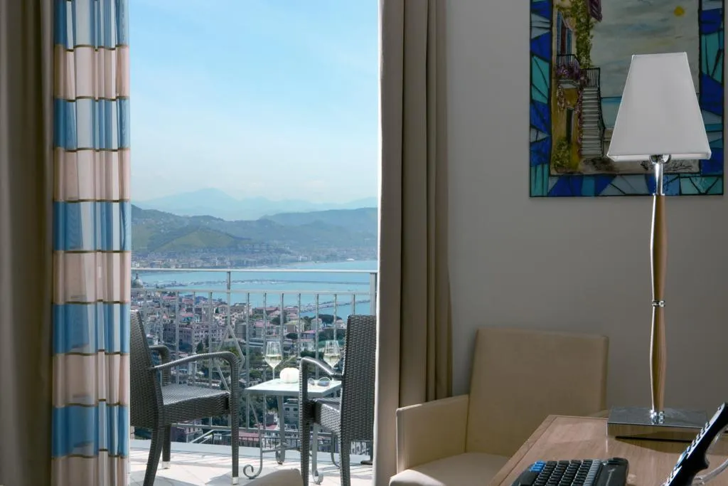 DOUBLE SIDE SEA VIEW Room, Raito, Naples