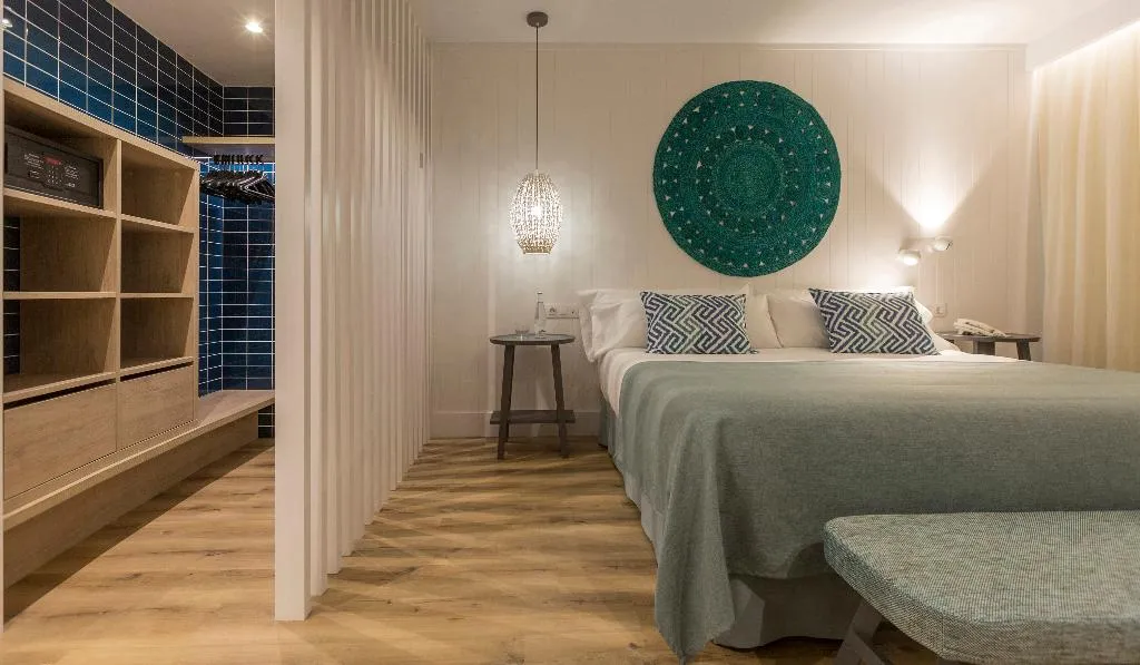SUITE DELUXE POOL VIEW Room, Blaumar Hotel, Costa Dorada