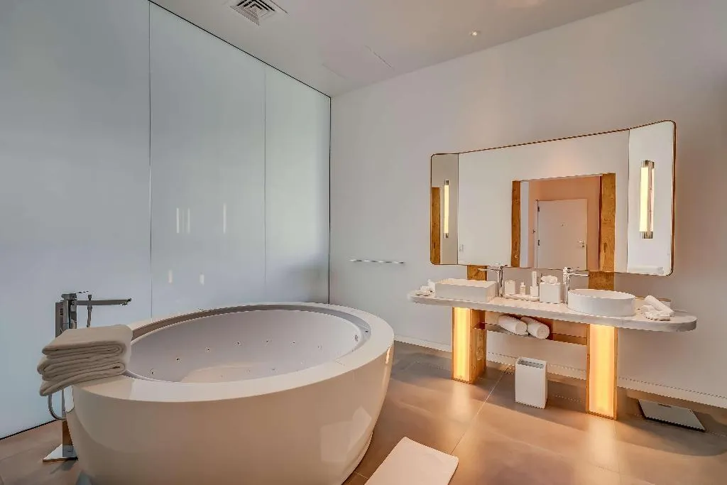 Room, Nikki Beach Resort & Spa Dubai, Dubai