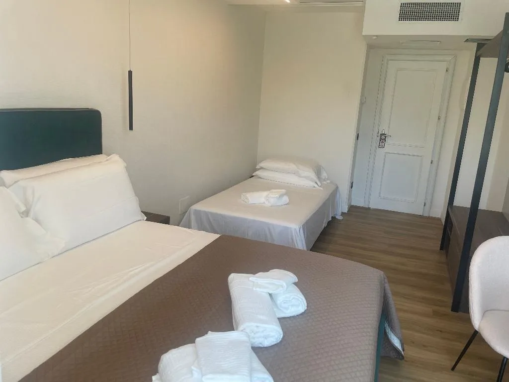 TRIPLE STANDARD Room, Hotel Tesoro Pompeiano, Naples