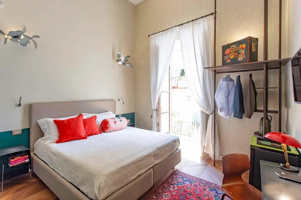 Room, Accademia 39, Naples