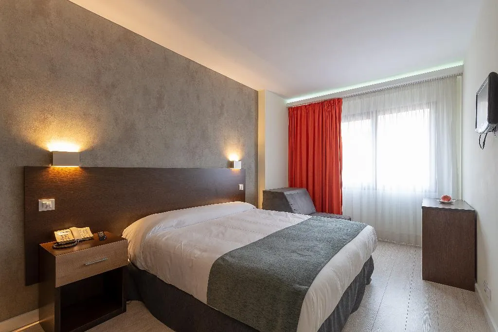 APARTMENT CAPACITY 7 Room, Apartamentos Recoletos, Madrid