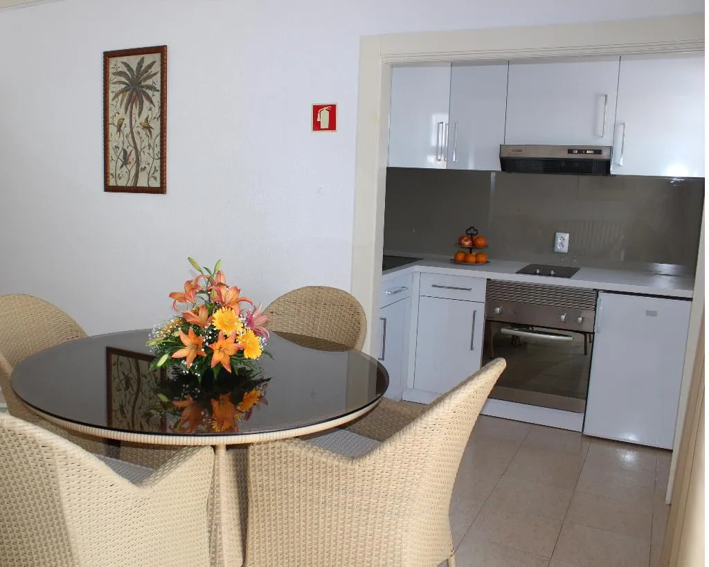 APARTMENT CAPACITY 4 ONE BEDROOM Room, Mouraliz Apartamentos, Algarve