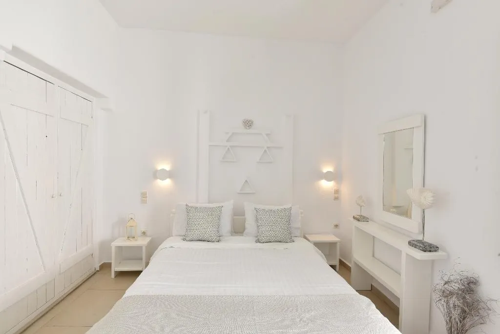 DOUBLE DELUXE WITH TERRACE Room, Eleanna's Suites Mykonos, Mykonos