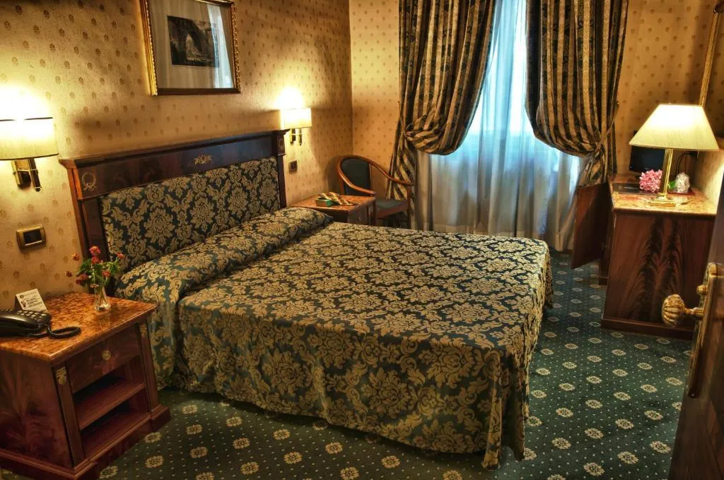 JUNIOR SUITE STANDARD Room, Cilicia, Naples