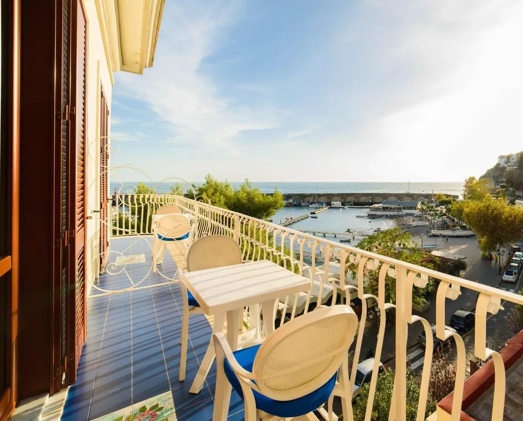 Double or Twin PARTIAL OCEAN VIEW Room, La Bussola, Naples